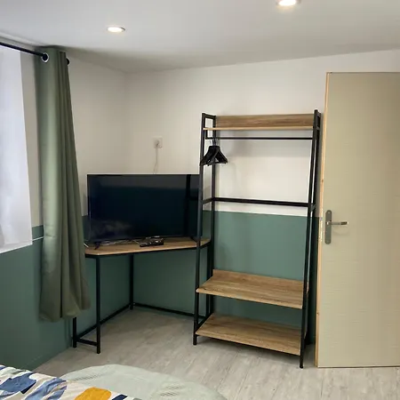 Joli Au Calme 아파트 *